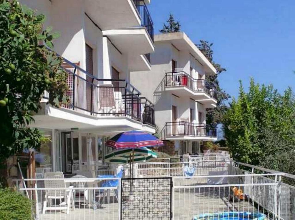 Residence La Carruba Диано-Марина Экстерьер фото